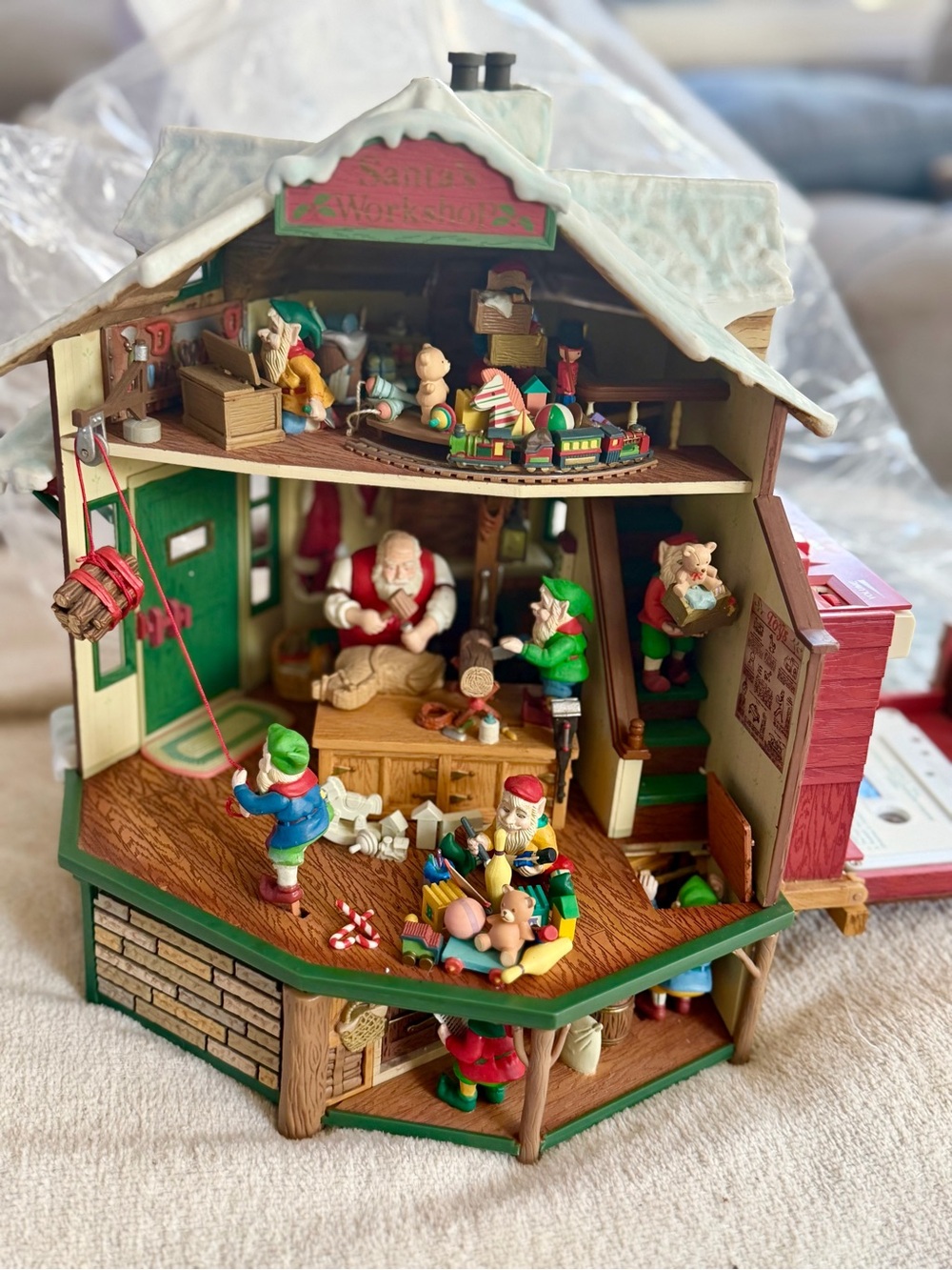 VTG 1991 Enesco Santa's Illuminated Workshop Deluxe *Works